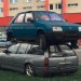 Image of V Bratislave parkujú autá už aj na sebe, postavené na sebe zatiaľ záhadou